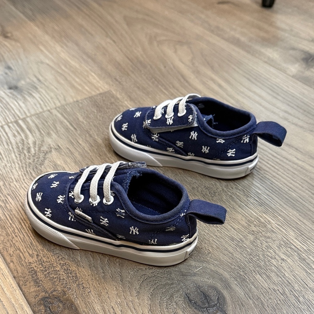 Vans Kids Navy and White Patterned Sneakers New York Yankees toddler - Picture 7 of 12
